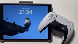 PS5 Controller und ein Apple iPad